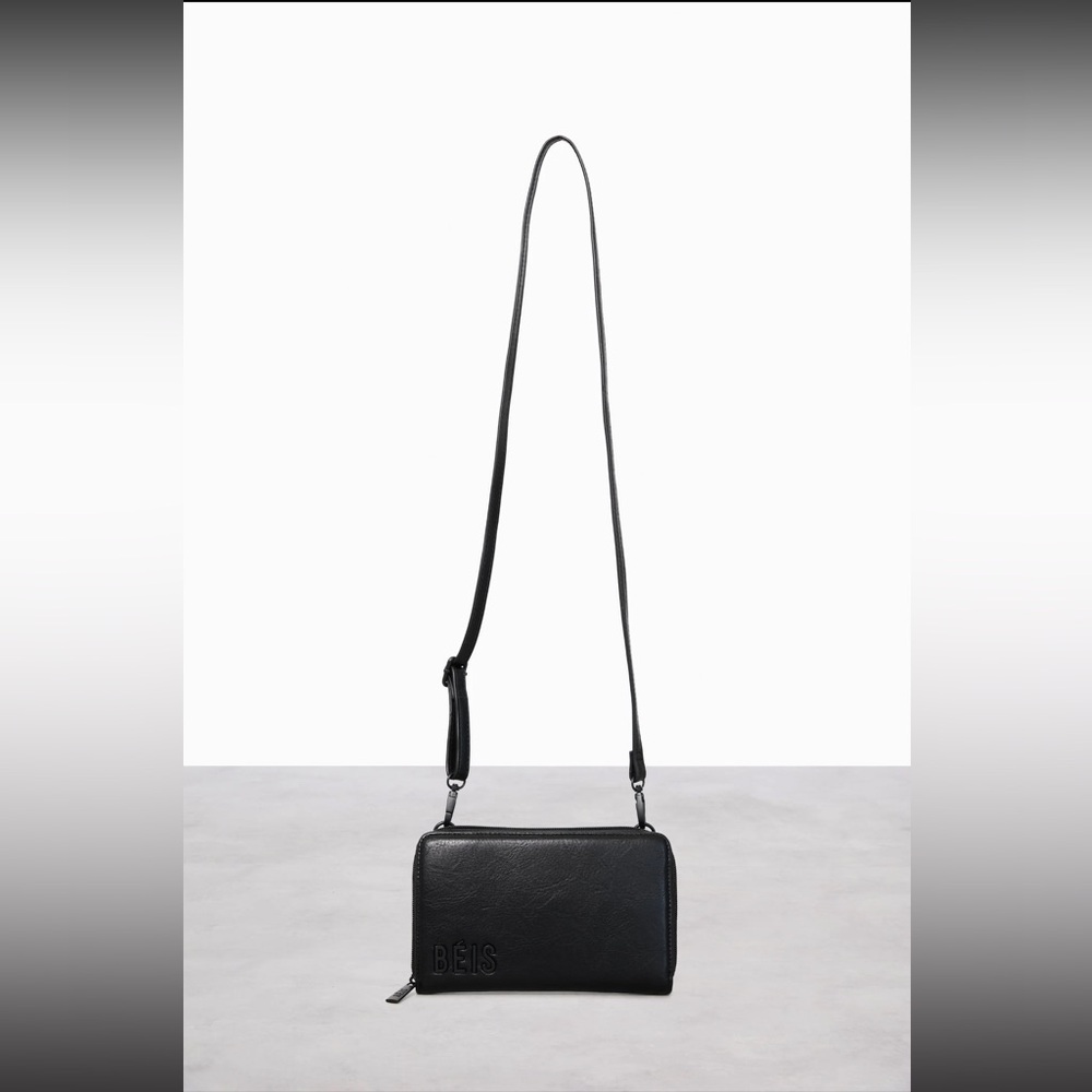 The Travel Wallet in Black